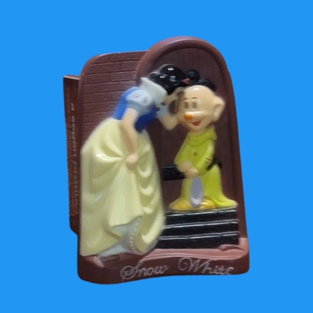 SNOW White talking nightlight works Sleeping beauty kissing dopeys head